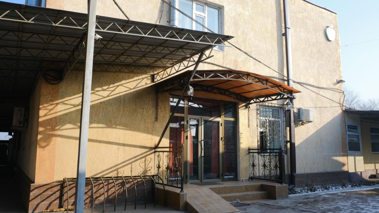 Apple Hostel Bishkek Exterior photo